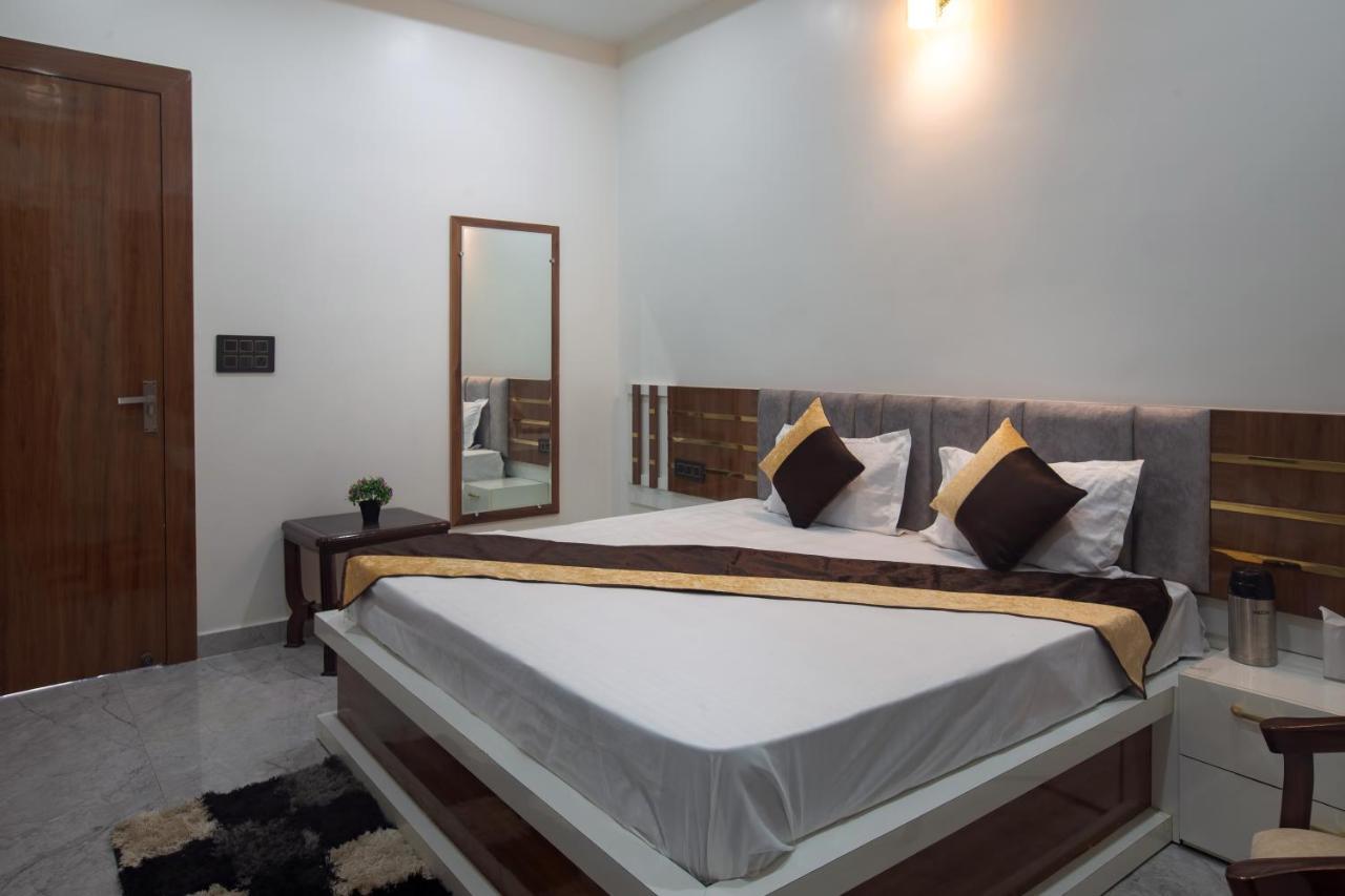 Madhav Residency Hotel Mathura Kültér fotó